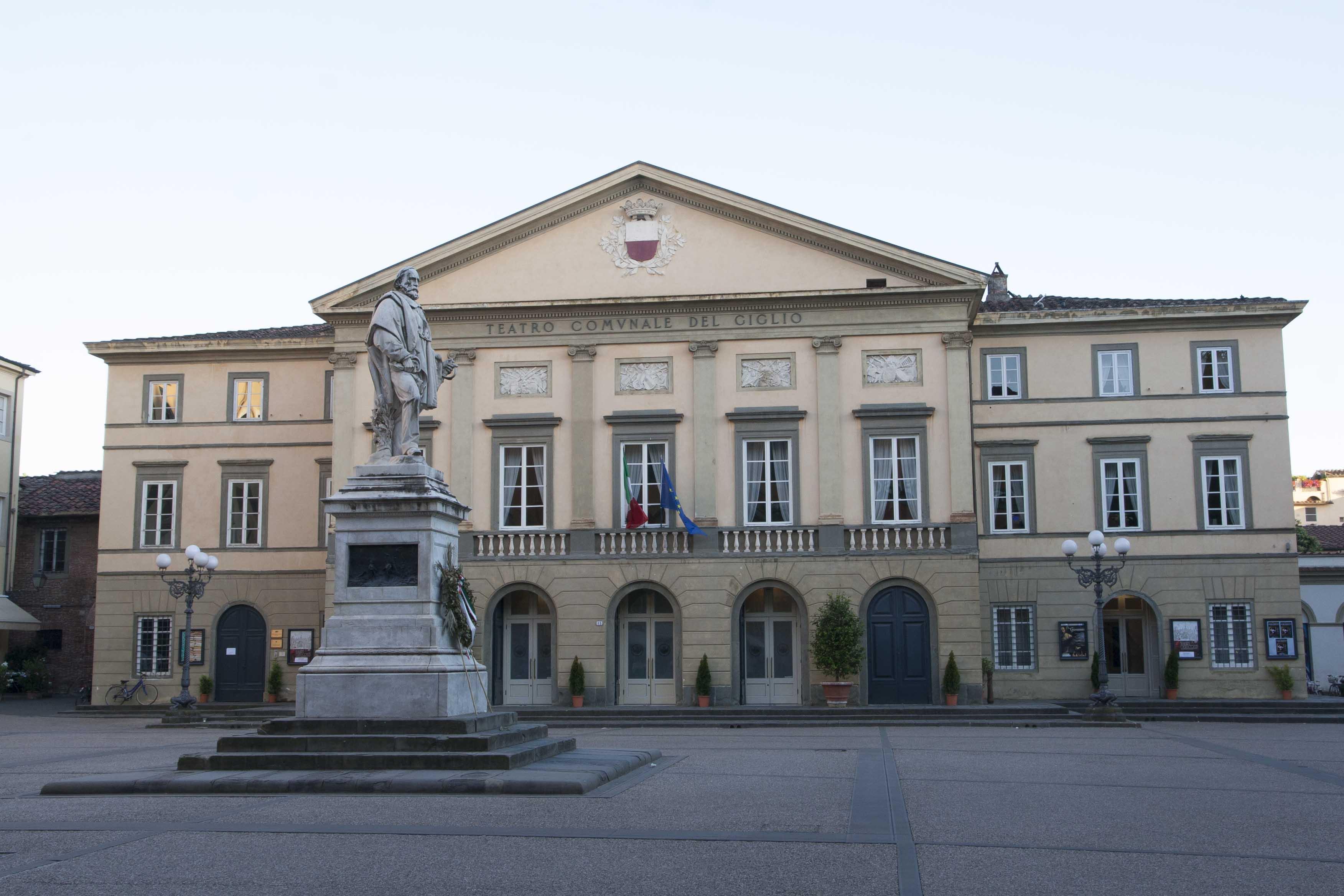 Grand Universe Lucca, Autograph Collection Bagian luar foto