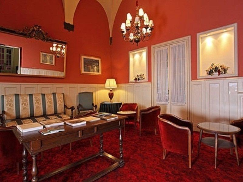 Grand Universe Lucca, Autograph Collection Bagian luar foto