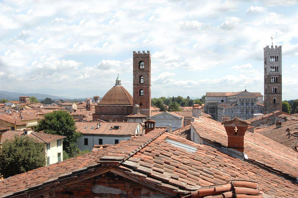 Grand Universe Lucca, Autograph Collection Bagian luar foto