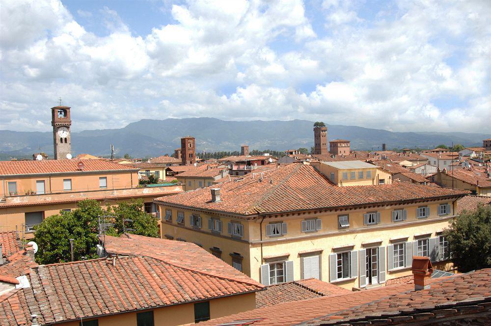 Grand Universe Lucca, Autograph Collection Bagian luar foto